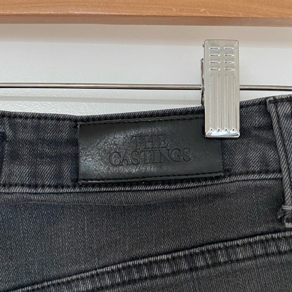 Women’s mid rise shorts - Picture 3 of 4